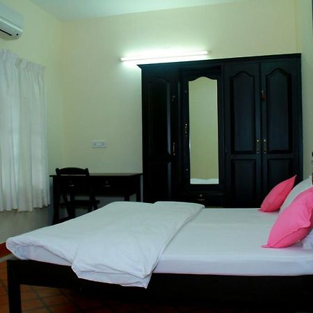Malakkarethu House Apartment Aranmula Екстериор снимка
